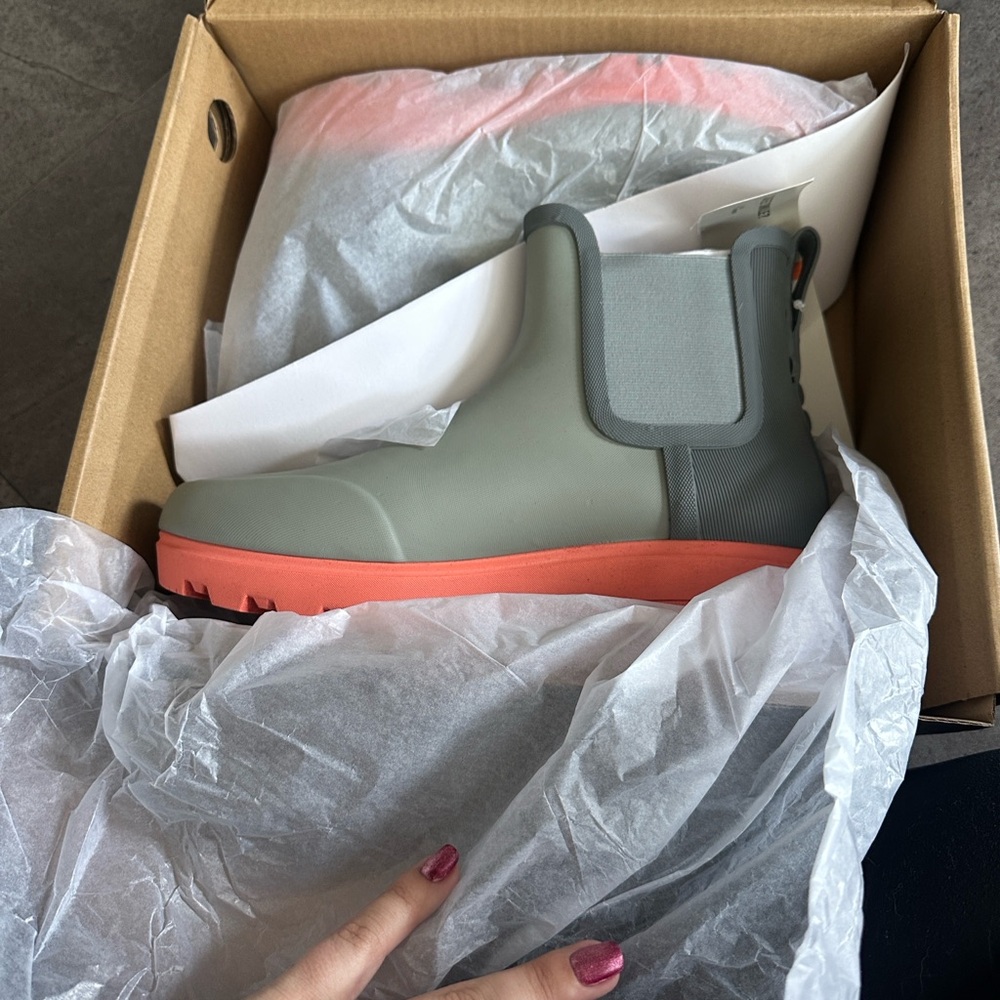 Bogs Women's Gray and Orange Winter Boots